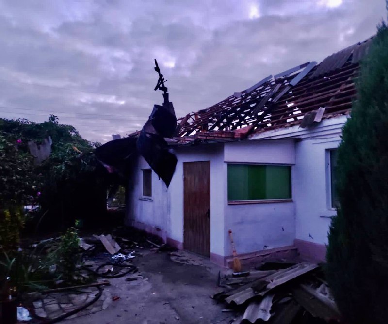 Россияне ударили по Никополю: разрушены десятки домов, газопроводы и линии электропередач — фото 3