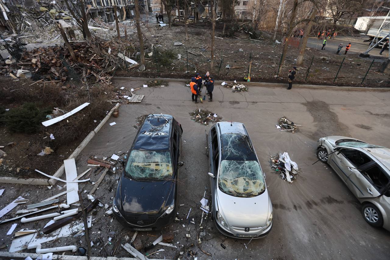 В Ізюмі госпіталізовано 24 особи, троє - у важкому стані — фото 10