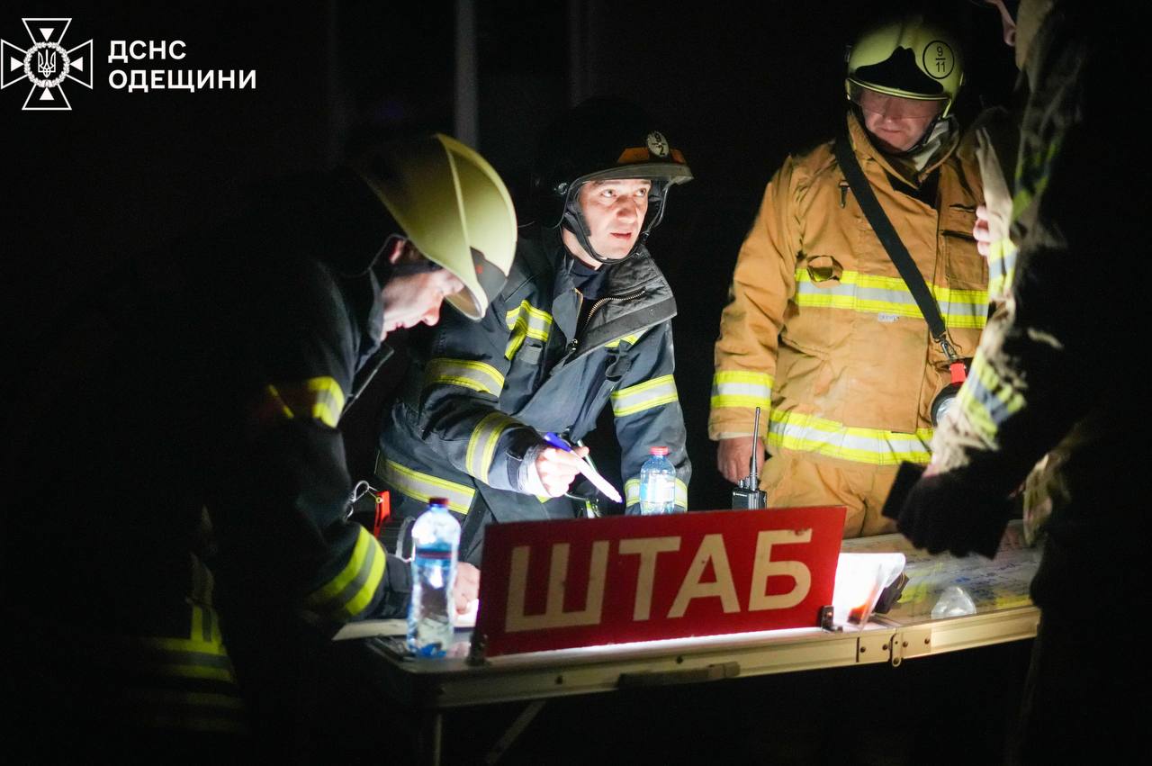 Рятувальники показали жахливі фото наслідків ракетного удару по Одесі — фото 2