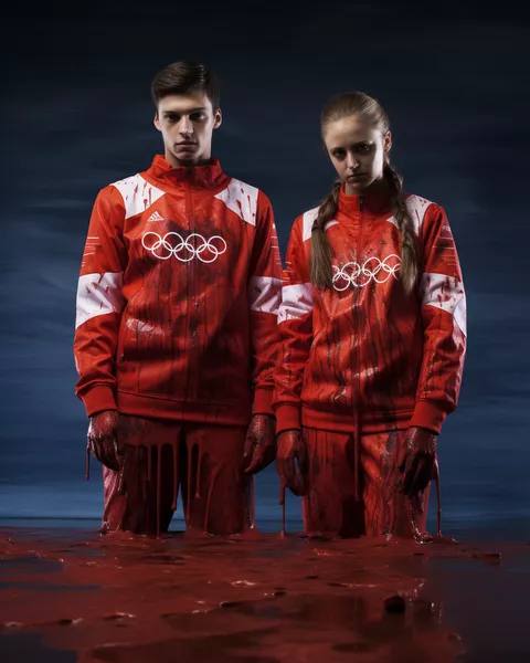 Все в крови: искусственный интеллект создал спортивную форму для олимпийской сборной России — фото