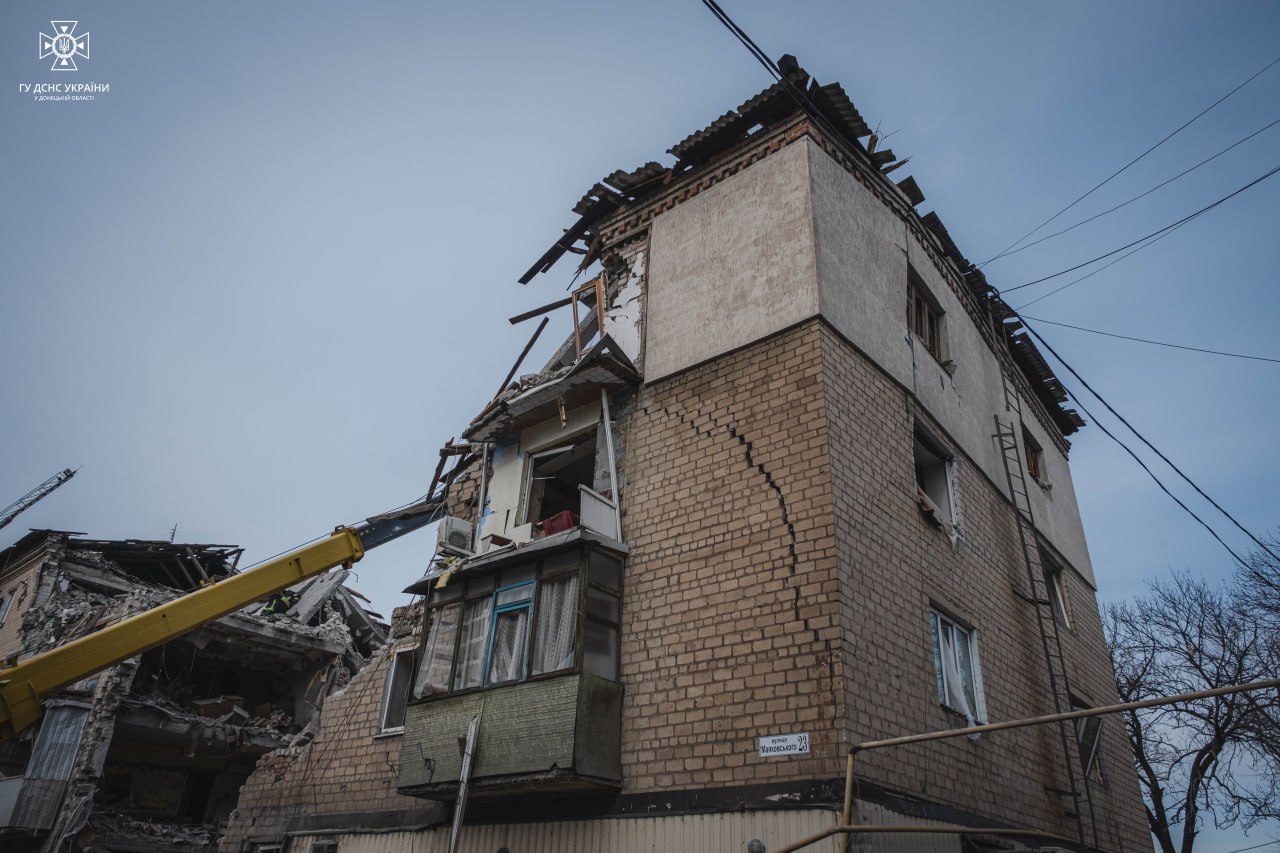 У Селидовому зростає кількість жертв удару по житловому будинку: фото — фото