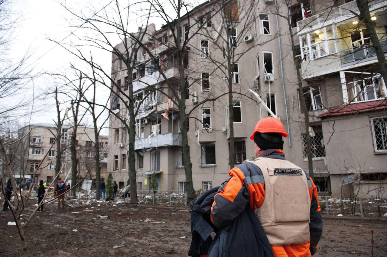 Появились кадры последствий ударов по Харькову: ранены 44 человека — фото 4