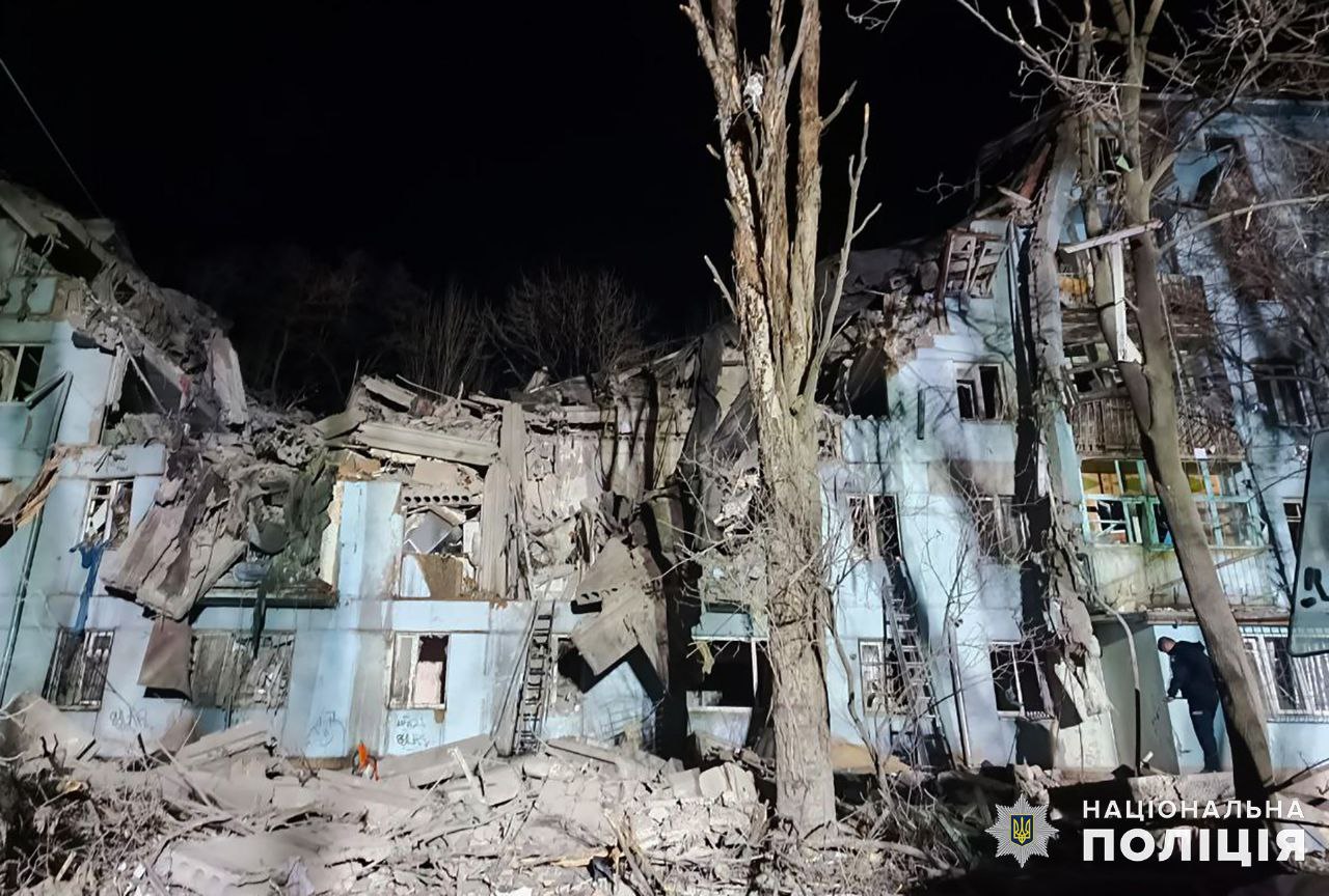 Число жертв удара по дому в Запорожье выросло до 3 человек: кадры с места — фото