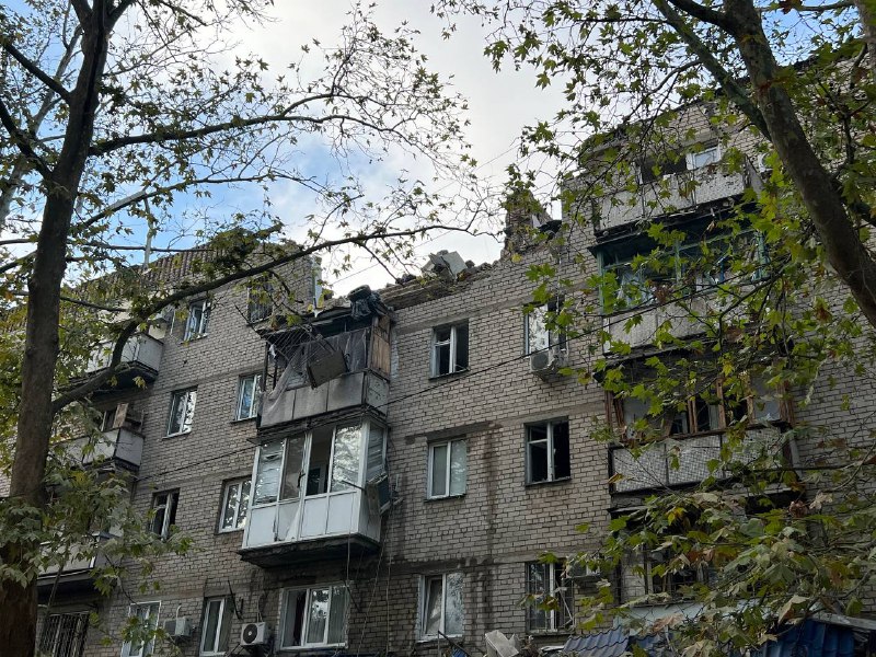 Россияне ракетой С-300 снова ударили по жилому дому в Николаеве: детали и фото — фото 2