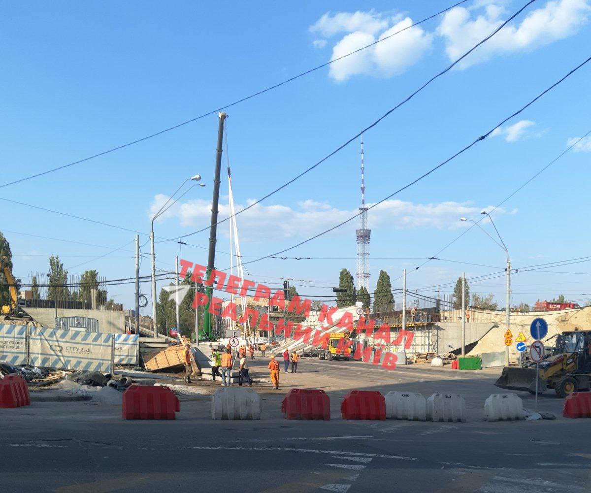 В Киеве обрушились несколько пролетов Дегтяровского моста на Шулявке: фото — фото 2