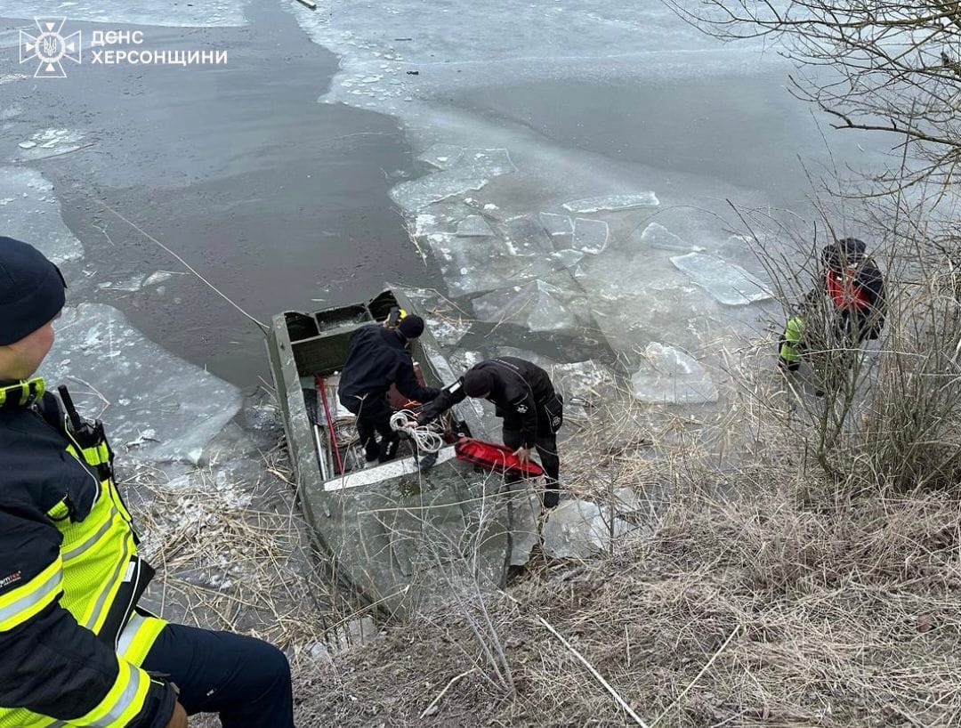 Водолази знайшли тіла двох дітей, які провалилися під кригу на річці Інгулець — фото 8