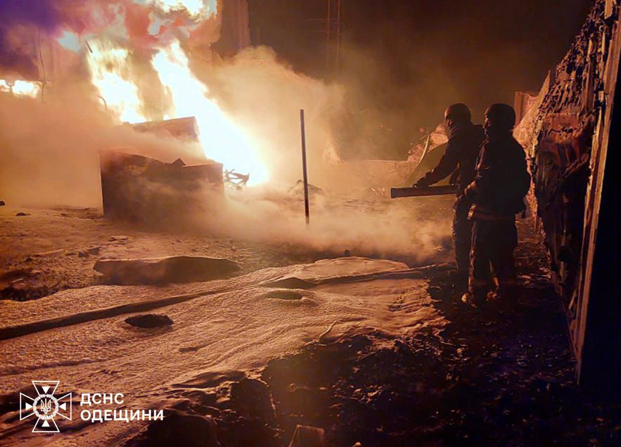 Росіяни атакували енергооб'єкт під Одесою: у ДТЕК кажуть про серйозні пошкодження — фото 1 Росіяни атакували енергооб'єкт під Одесою: у ДТЕК кажуть про серйозні пошкодження — фото 1