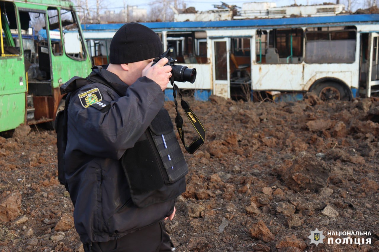 У мережі показали, що залишилося від транспортного депо у Харкові після російського удару: фото, відео — фото 1