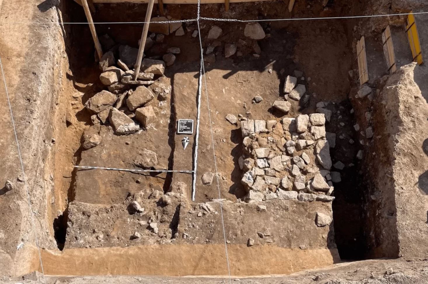 Археологи, возможно, нашли место, где похоронен основатель Священной Римской империи — фото