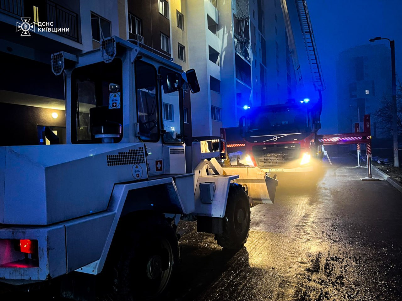 П'ятирічна дитина поранена внаслідок атаки на багатоповерхівку у Вишневому — фото 5