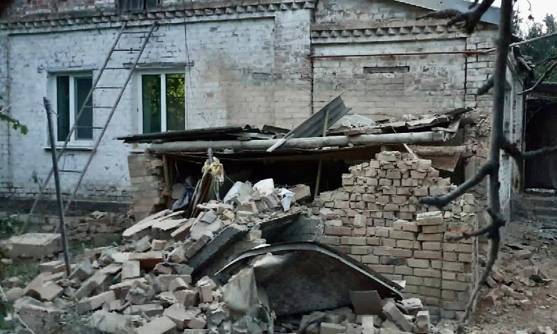Россияне ударили по Никополю: разрушены десятки домов, газопроводы и линии электропередач — фото 2