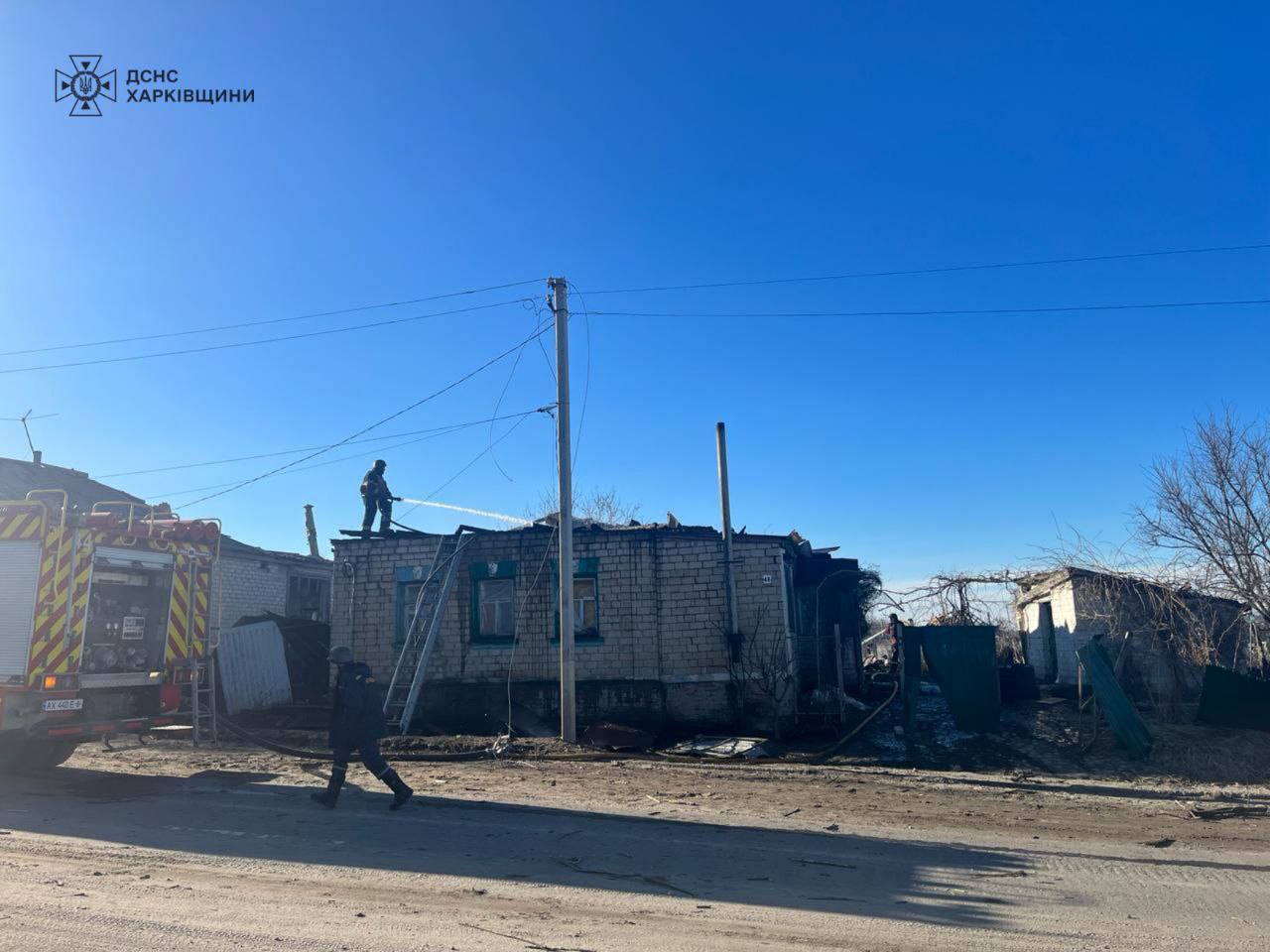 Двоє загиблих, десятки зруйнованих будинків: кадри наслідків удару КАБів по Куп'янську — фото