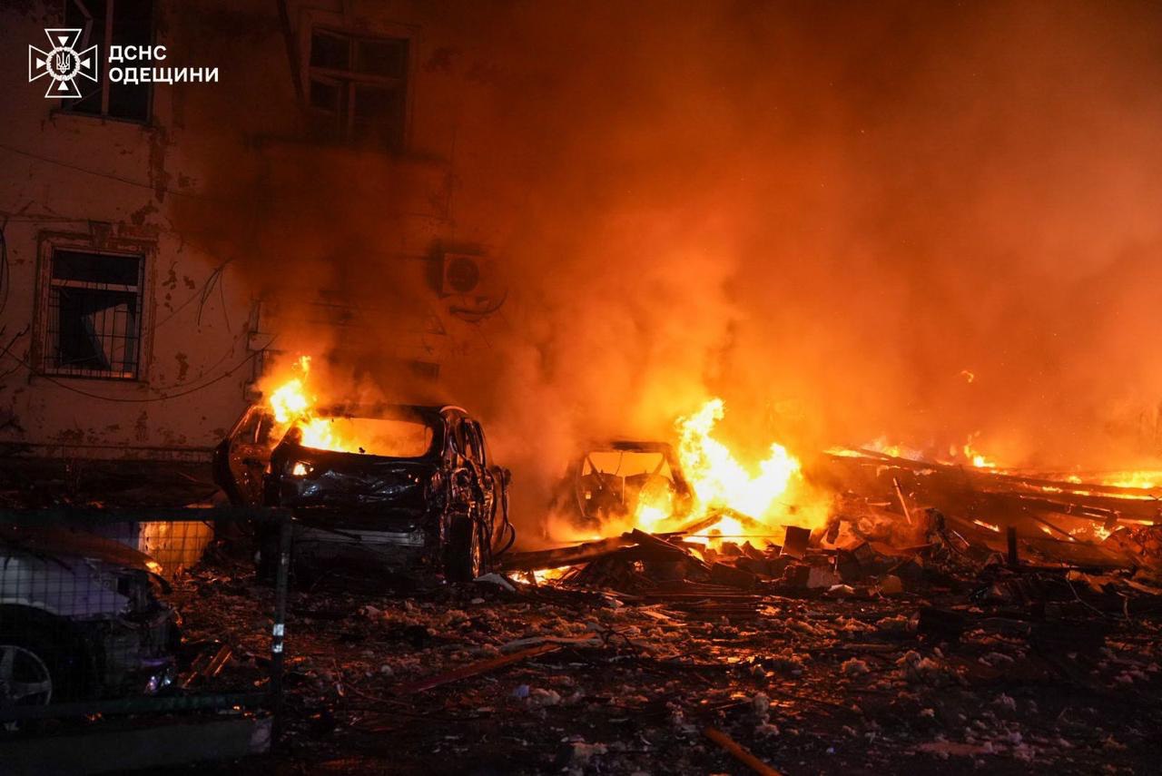 Під час атаки на Одесу постраждали 4 особи, частина міста без світла — фото 2