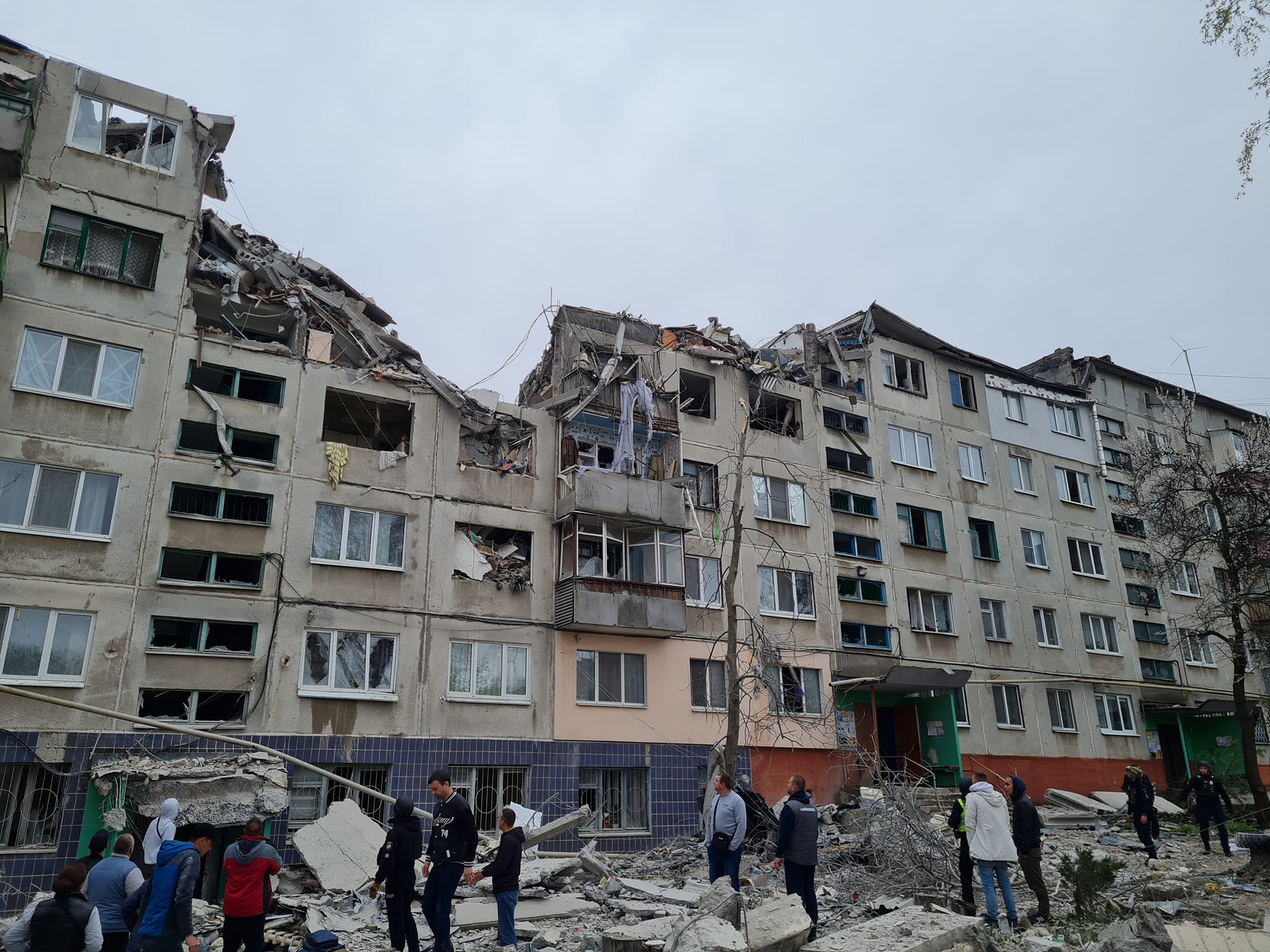 Россияне обстреляли жилые дома в Славянске, есть жертвы (фото) — фото