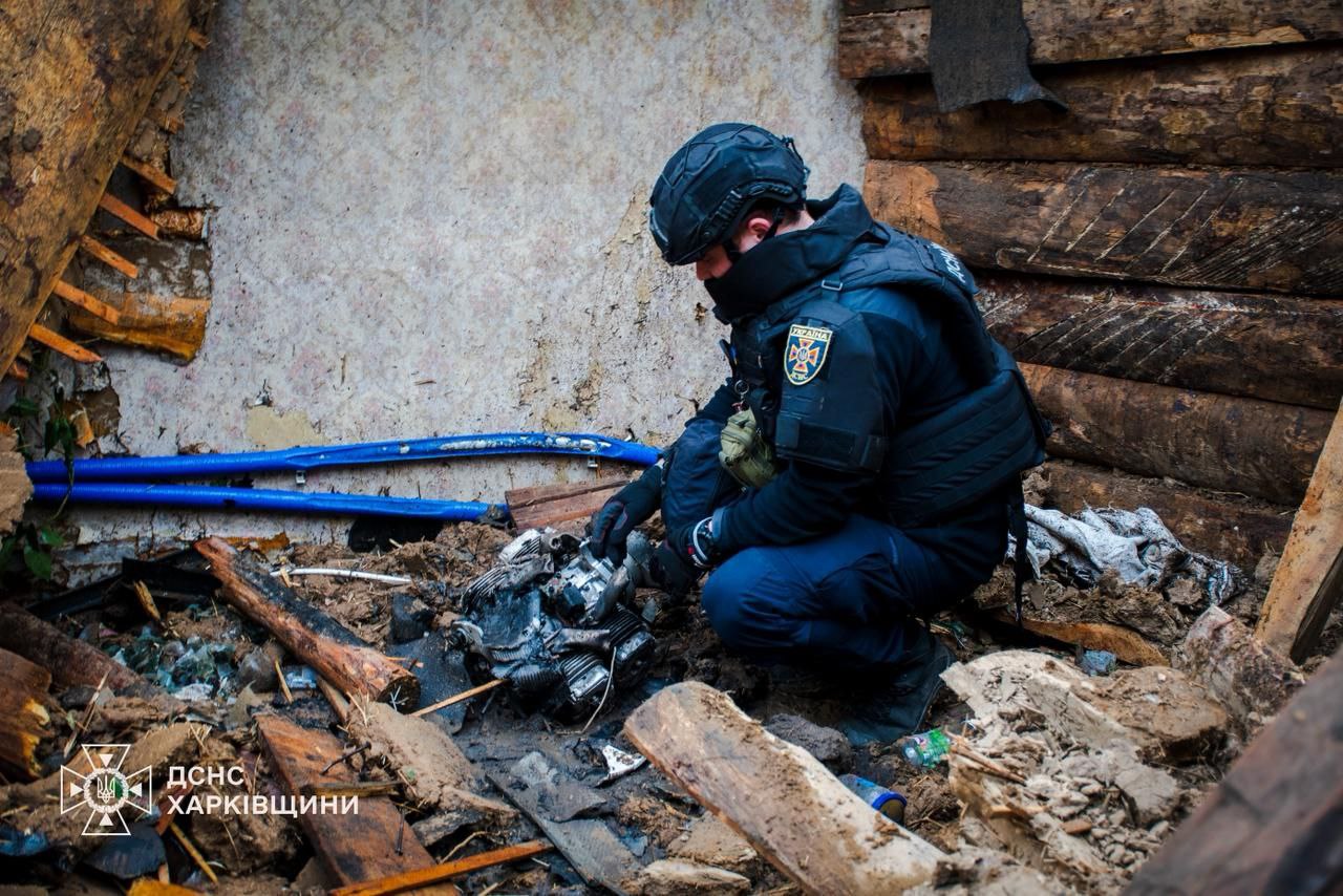 Россияне ударили по АЗС в Харьковской области: 6 человек пострадали (фото) — фото 4