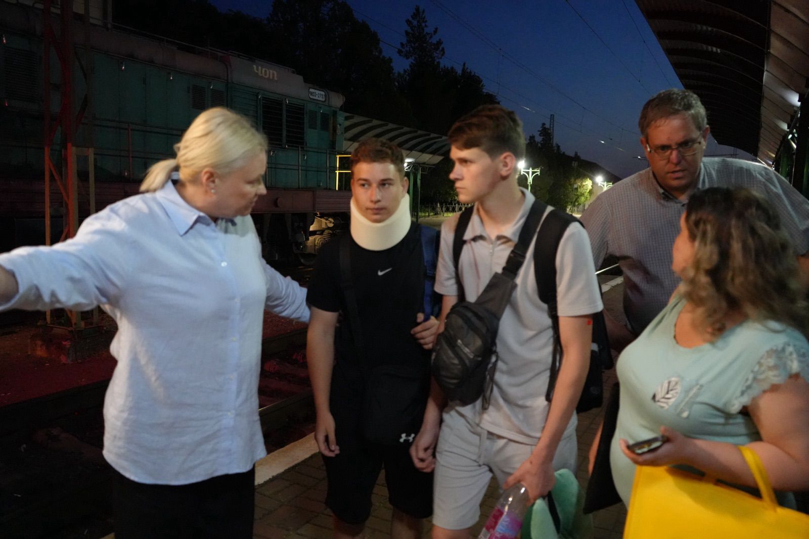 В Украину вернулась первая группа украинских подростков, которые пострадали в ДТП во Франции — фото 5