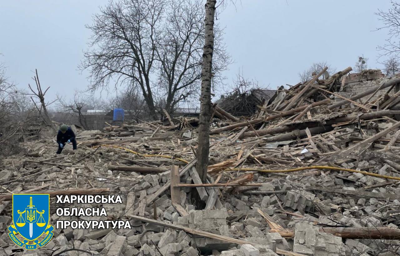 Появились кадры последствий удара по городу Златополь: пострадали 11 человек — фото 5