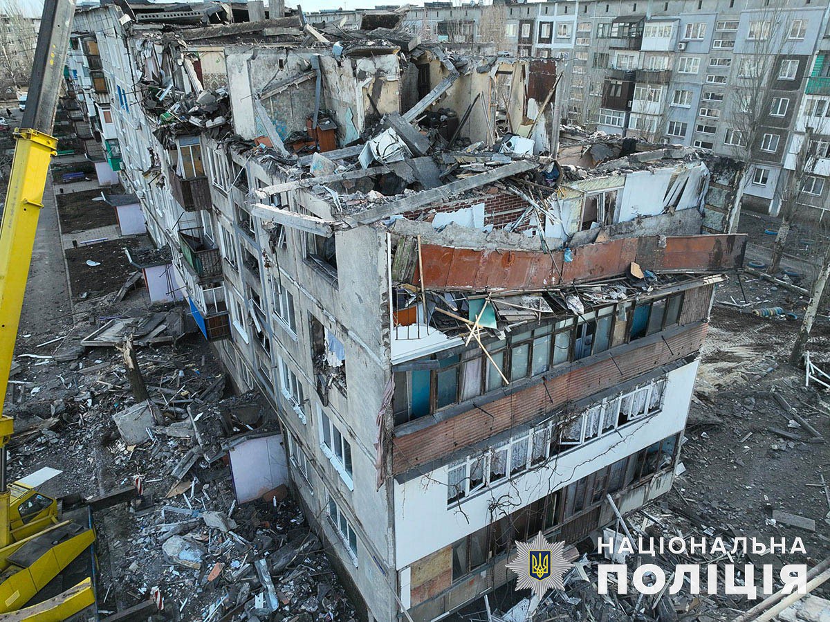 Росія вдарила ракетою-бомбою по Мирнограду: є загиблі (фото) — фото