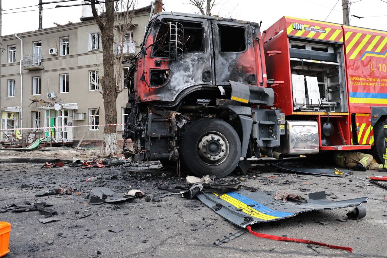 Россия нанесла удар по Харьковскому району, убив тракториста — фото 5