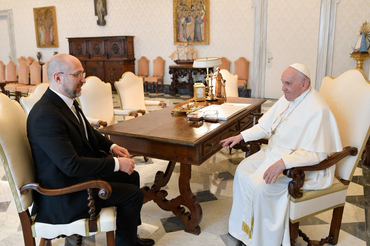Шмыгаль встретился с Папой Римским в Ватикане: фото — фото