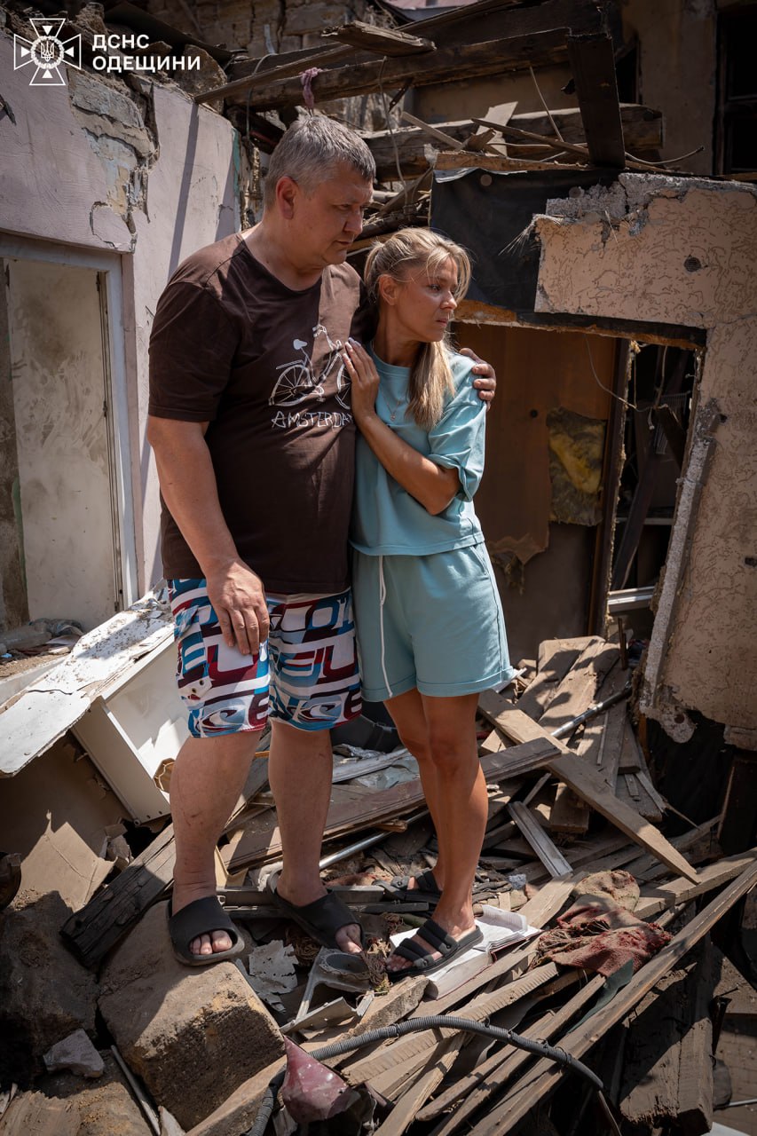 ”Головне, живі”: російський ”шахед” знищив будинок одеського рятувальника — фото 1