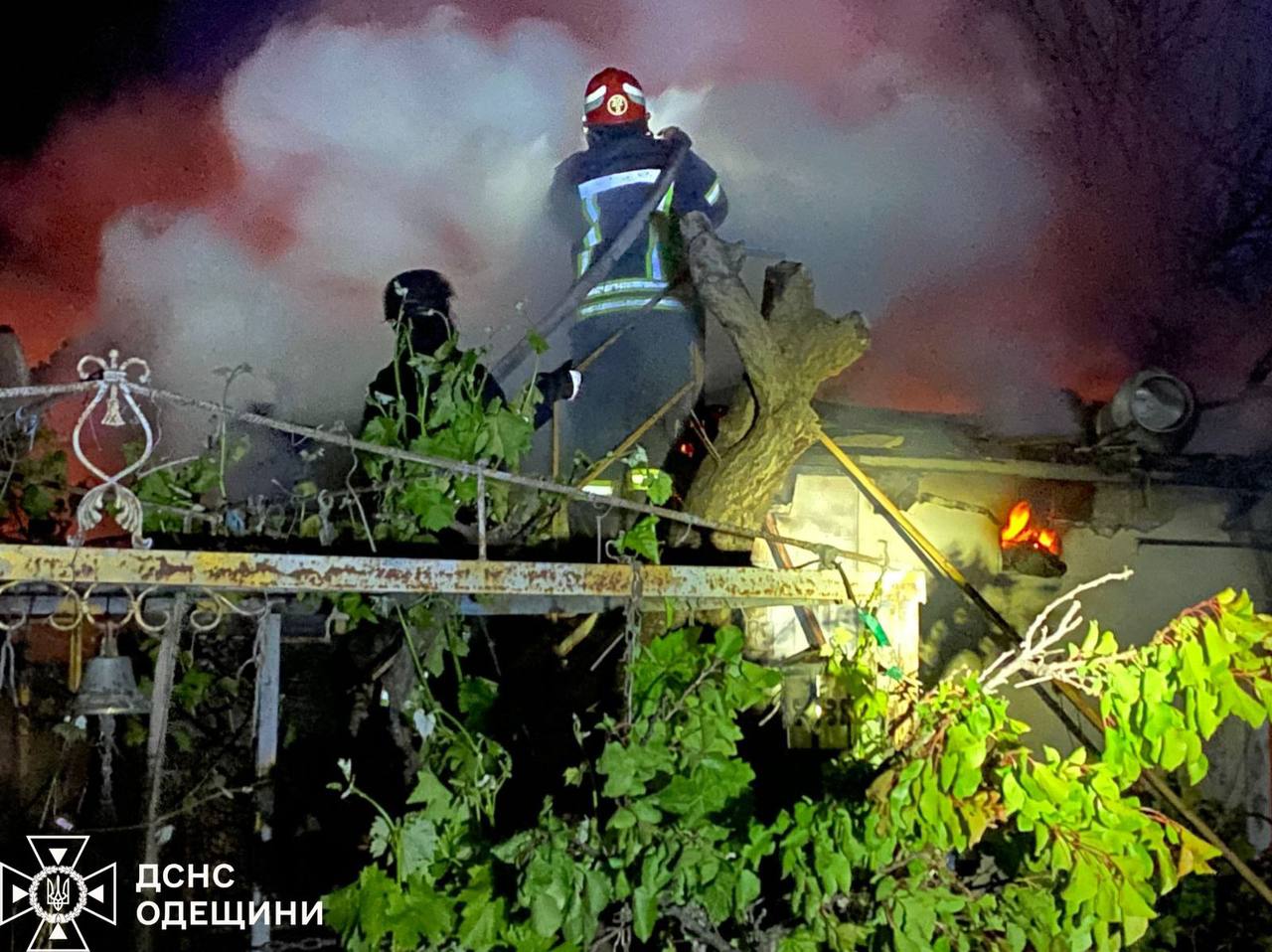Спасатели показали последствия удара по Одесской области — фото