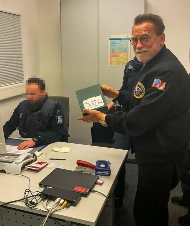Арнольд Шварценеггер задержан в аэропорту Мюнхена из-за дорогих часов — фото