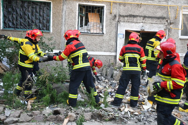 Ракетный удар по жилому дому в Николаеве: число жертв растет (фото, видео) — фото 3