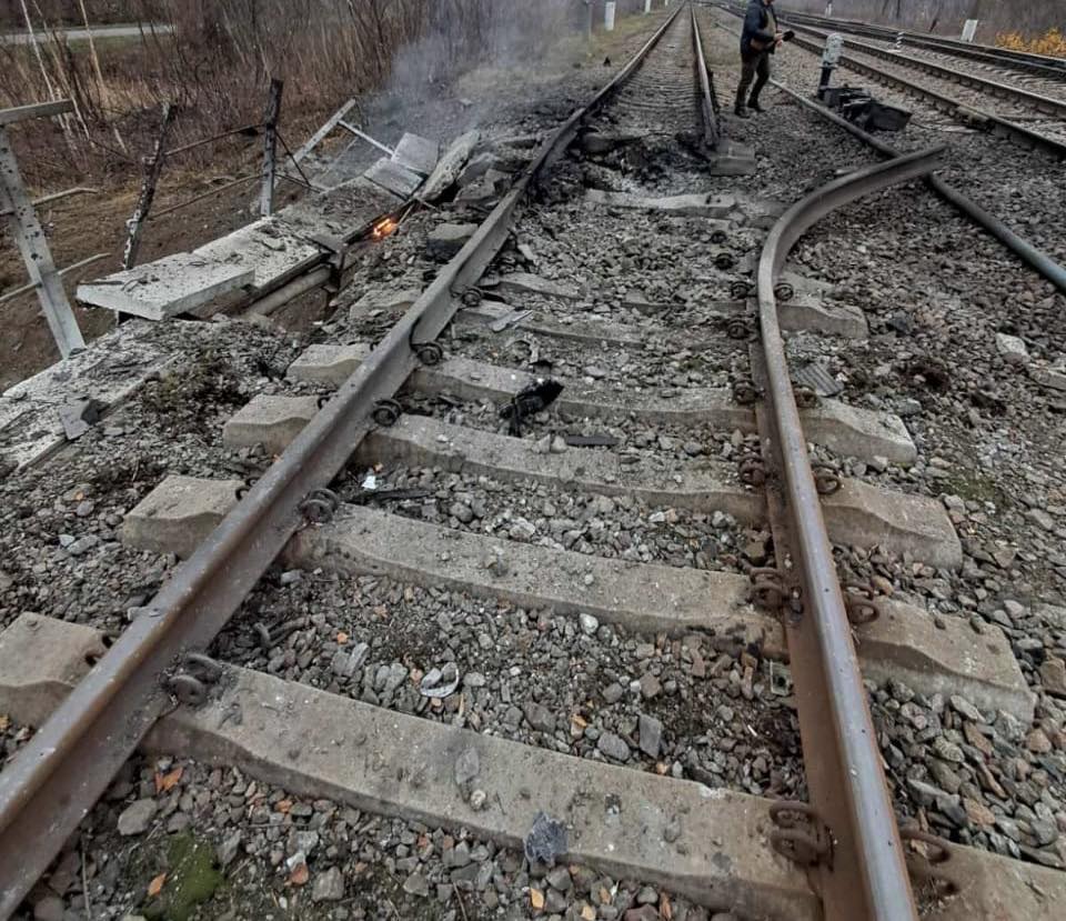 Росіяни атакували залізничну станцію ”Запоріжжя-Кам'янське” у Дніпропетровській області — фото 4