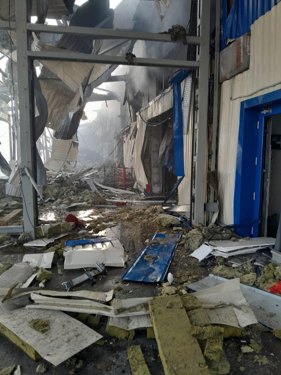 Российская армия уничтожила склад гумпомощи Красного Креста в Херсоне: фото — фото