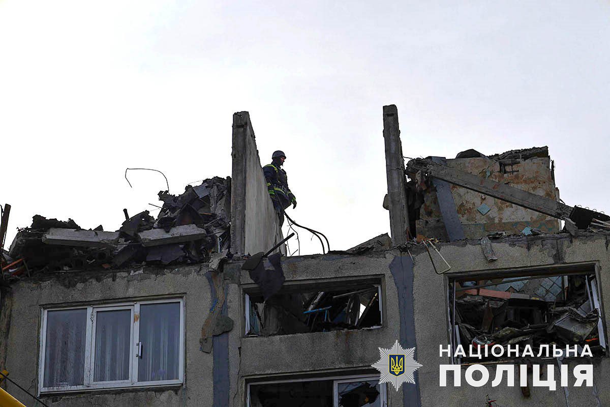 Росія вдарила ракетою-бомбою по Мирнограду: є загиблі (фото) — фото