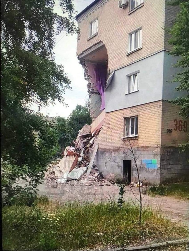 Гайдай: росіяни стирають Лисичанськ з лиця Землі — фото