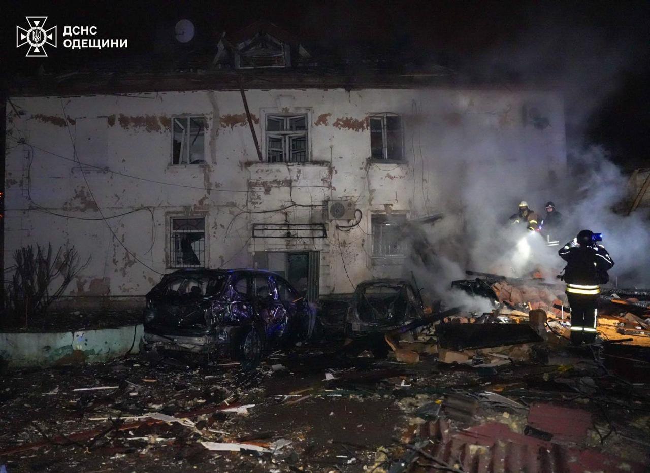 Під час атаки на Одесу постраждали 4 особи, частина міста без світла — фото 12