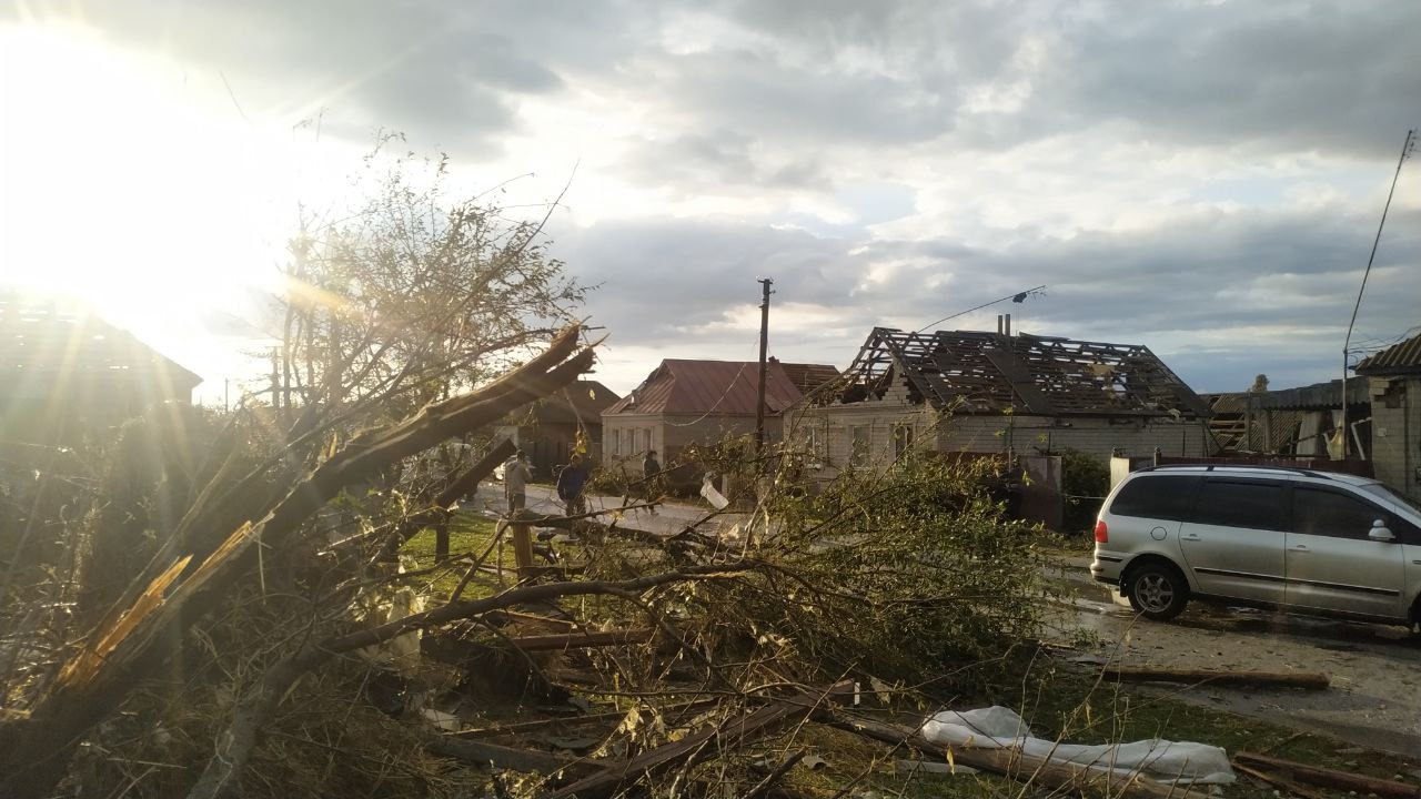 Из-за непогоды в Украине остались без электричества почти тысяча населенных пунктов — фото 1