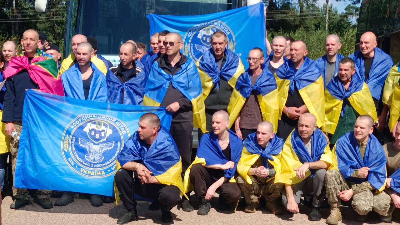 Обмен пленными: домой вернулись украинцы, которые были в плену более 10 лет (фото) — фото 12
