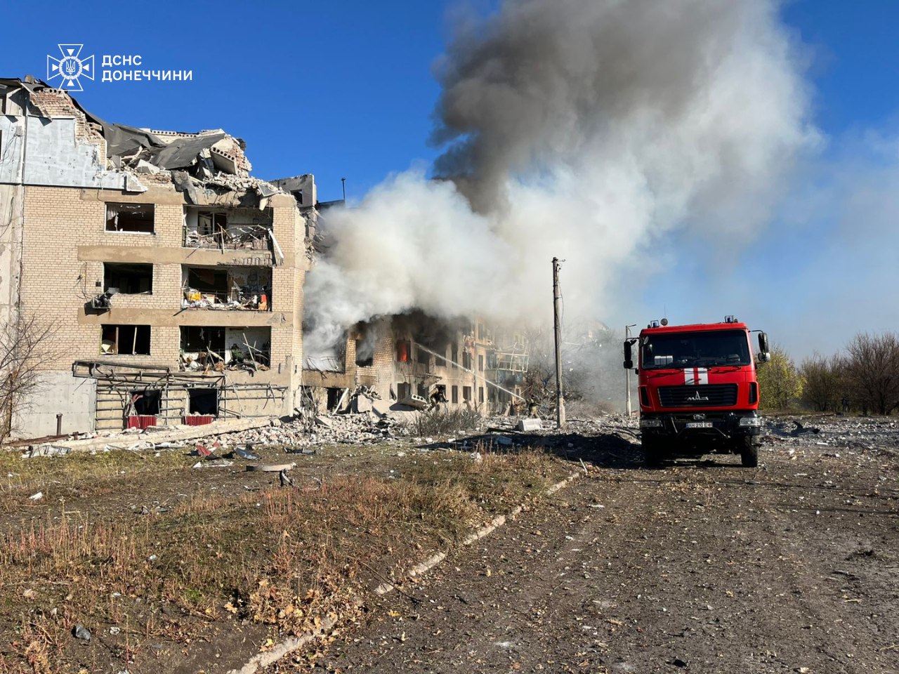 Росіяни обстріляли п'ятиповерхівку у Мирнограді: фото — фото 1