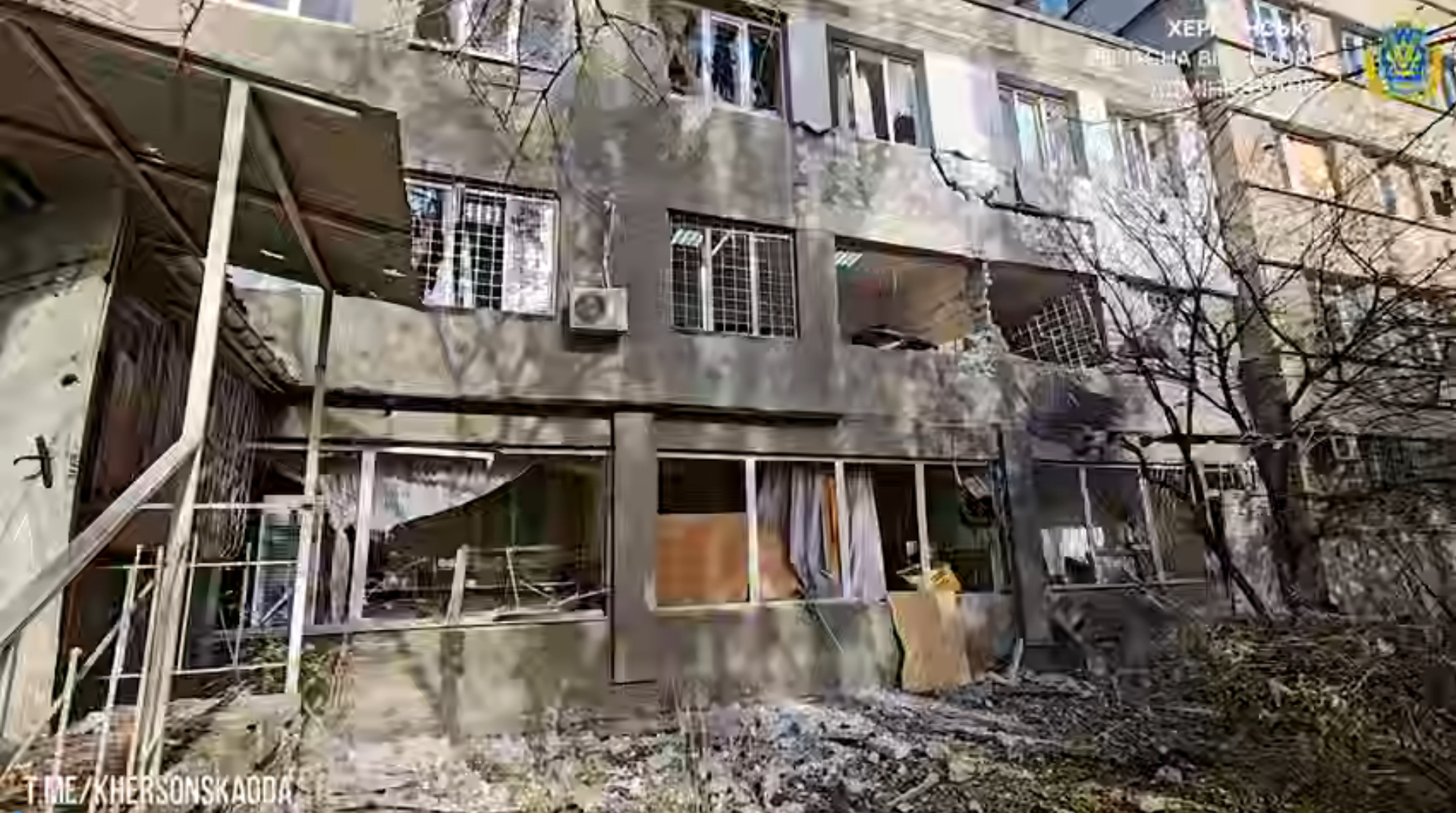 Росіяни завдали удару по дитячій лікарні у Херсоні: серед поранених дитина — фото 1