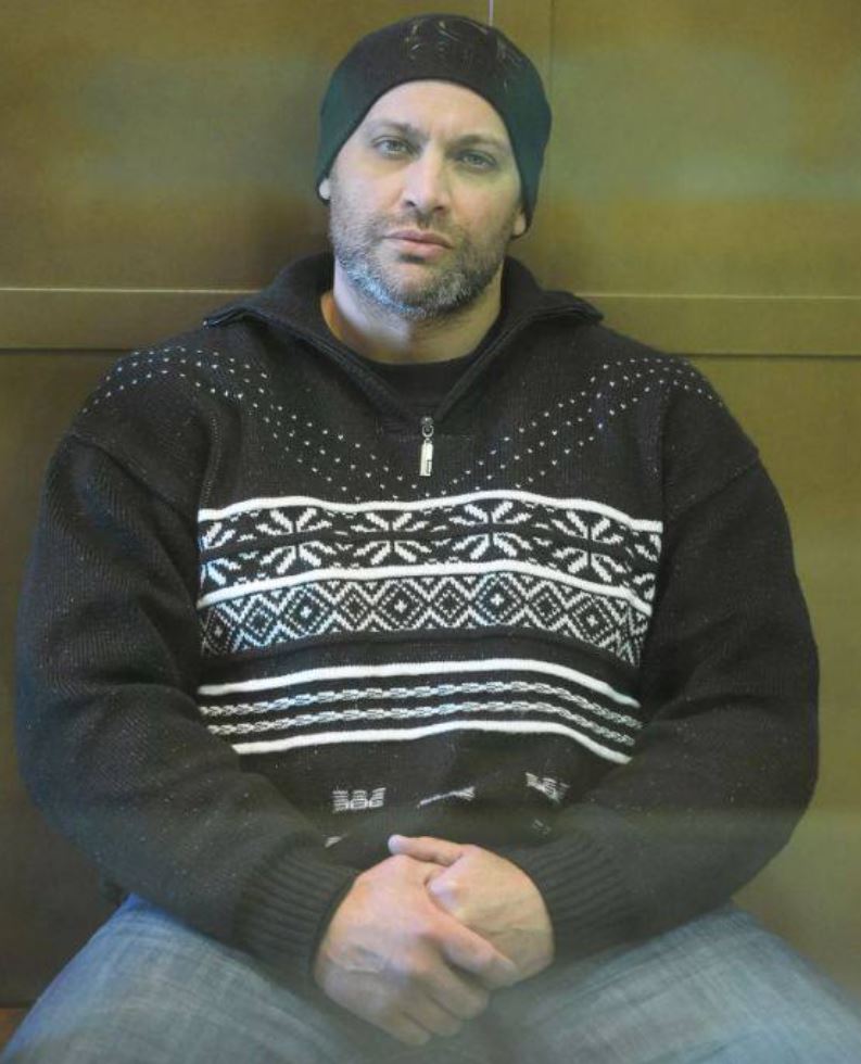 Убийцу Политковской досрочно освободили, он уехал на войну с Украиной — фото