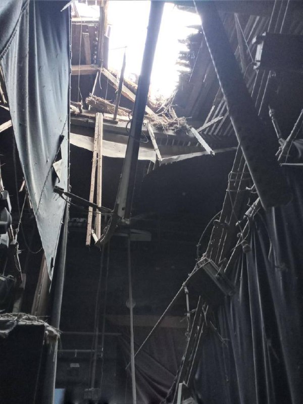 Россия обстреляла театр и типографию в Херсоне — фото