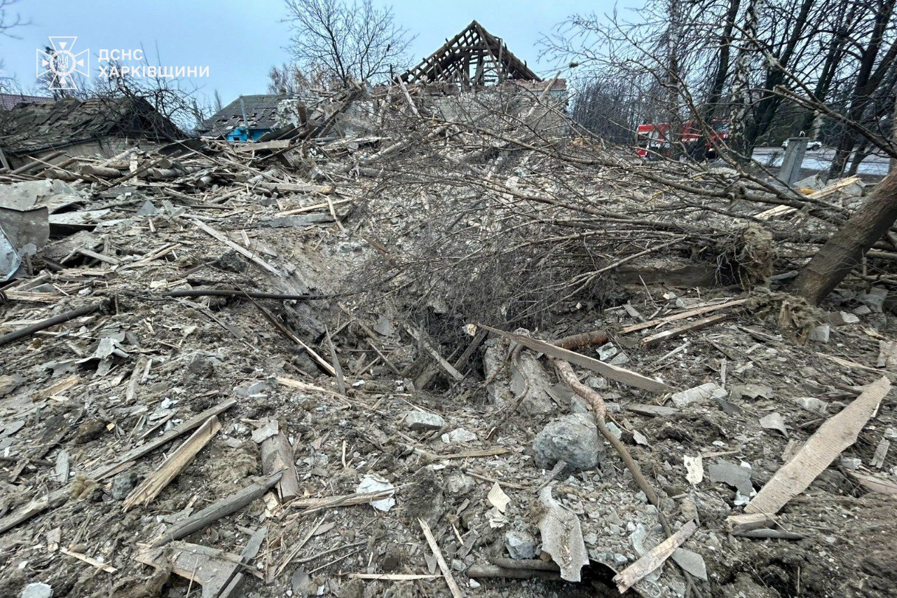 Появились кадры последствий удара по городу Златополь: пострадали 11 человек — фото 12