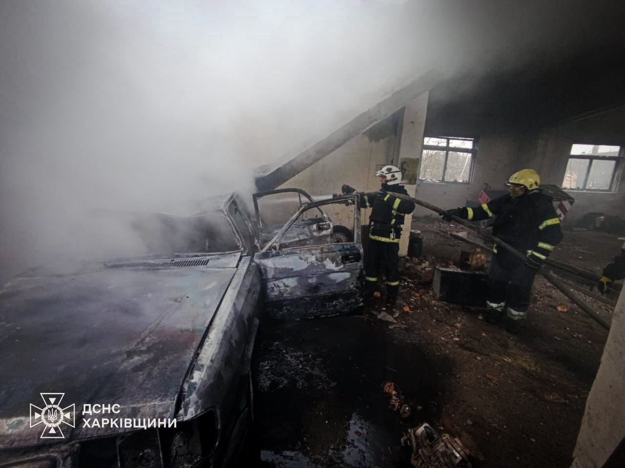 Россияне ударили по АЗС в Харьковской области: 6 человек пострадали (фото) — фото 8