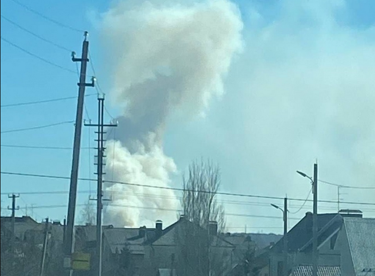 Пожар в танковом училище. Взрыв в Татарстане. Взрыв на полигоне в Казани сегодня. Пожары и взрывы. Столб.