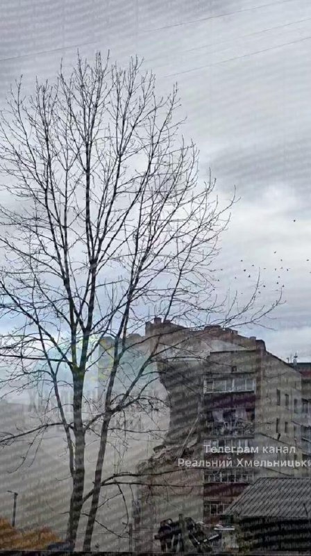 В Хмельницком прогремел взрыв в многоэтажке, после чего обрушились несколько этажа: кадры — фото 2