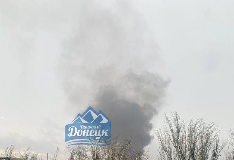 В Іловайську горить нафтосховище окупантів: фото — фото