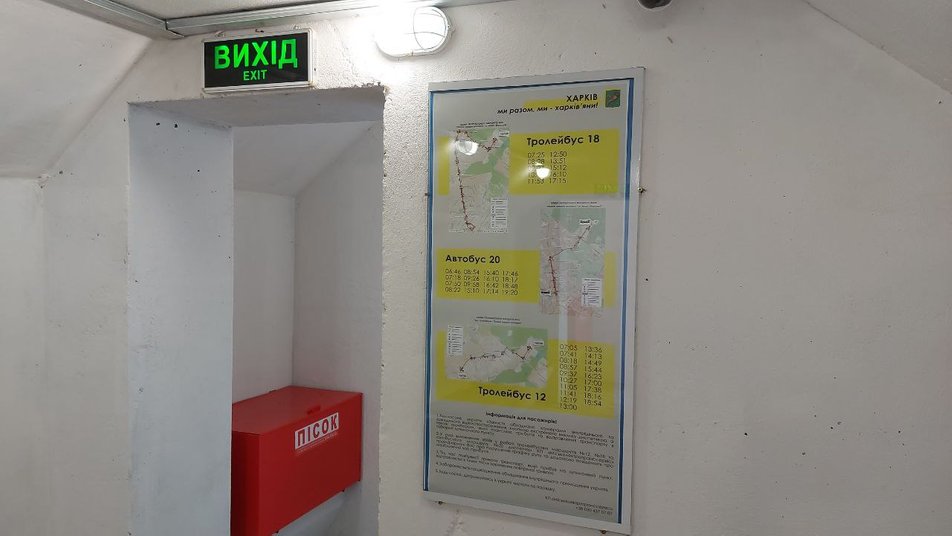 У Харкові встановили першу зупинку-укриття (фото, відео) — фото 5
