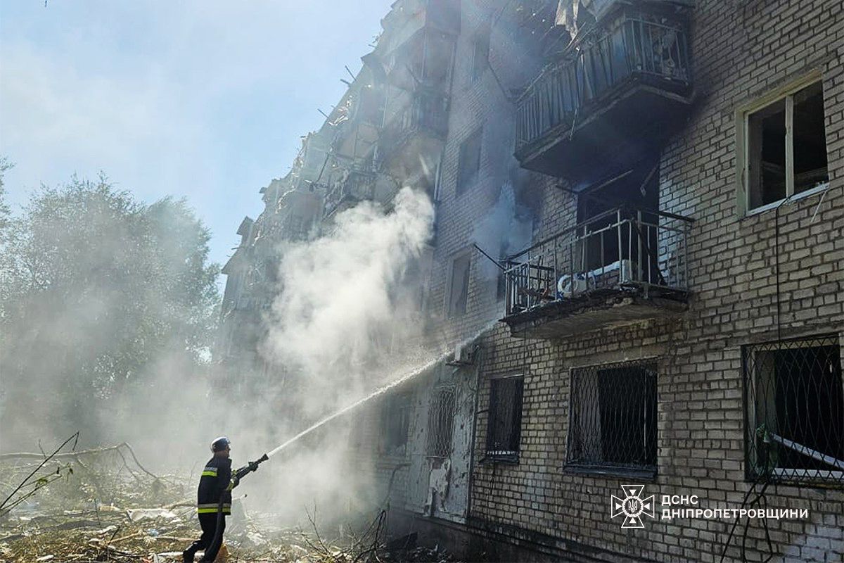 Спасатели показали последствия обстрела Павлограда: число раненых выросло до 40 — фото 6