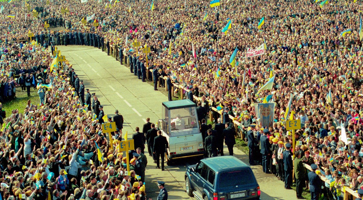 Украине 30: формирование ”Нашей Украины” и визит Папы Римского – чем запомнился 2001 год — фото