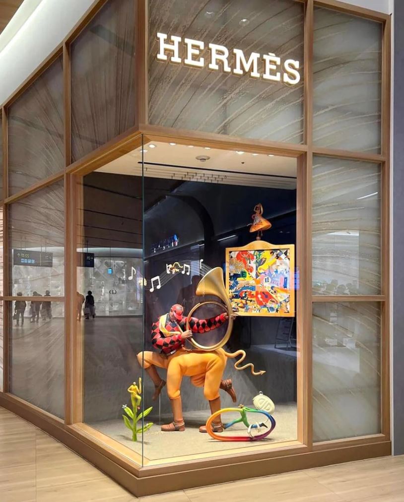 Український художник прикрасив вітрини магазина бренду Hermes в Японії — фото 2
