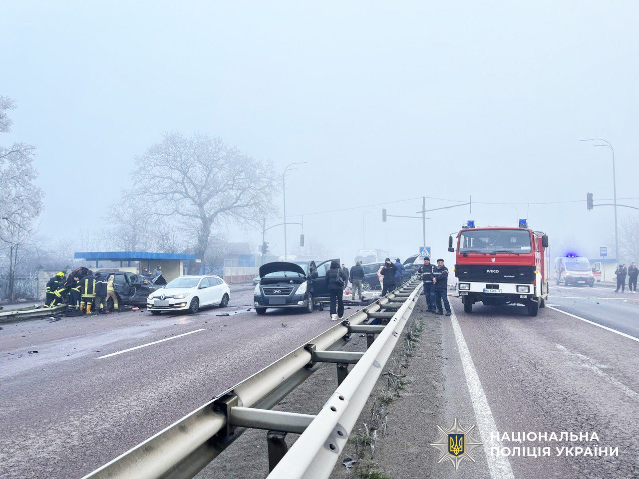 На трасі ”Київ-Чоп” зіткнулися 8 машин: рух у напрямку Києва перекрито — фото 1