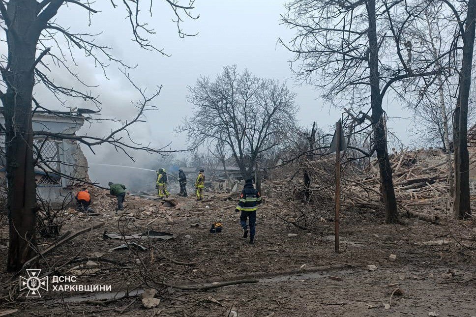 Появились кадры последствий удара по городу Златополь: пострадали 11 человек — фото 11